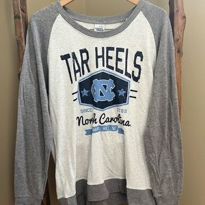 NWT North Carolina Tar Heels UNC Crewneck Light Weight Sweatshirt